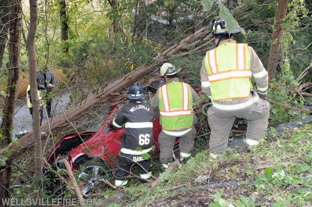 10/26/18 - MVA with entrapment on Alpine Road. Photos by Curt Werner